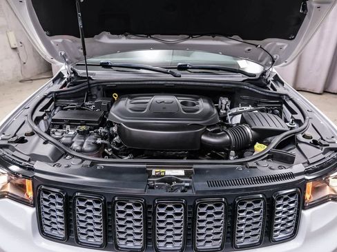 Used 2020 Jeep Grand Cherokee Altitude image 29