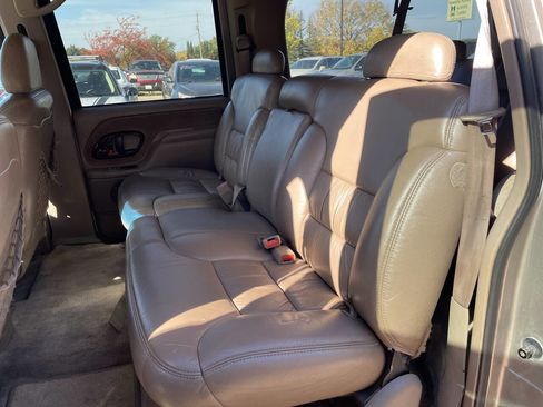 Used 1999 Chevrolet Suburban 2500 w/ Preferred Equipment Group 3 image 25