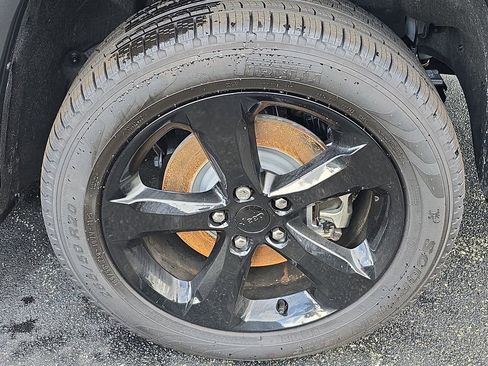 Used 2025 Jeep Grand Cherokee L Limited w/ Black Appearance Package image 9