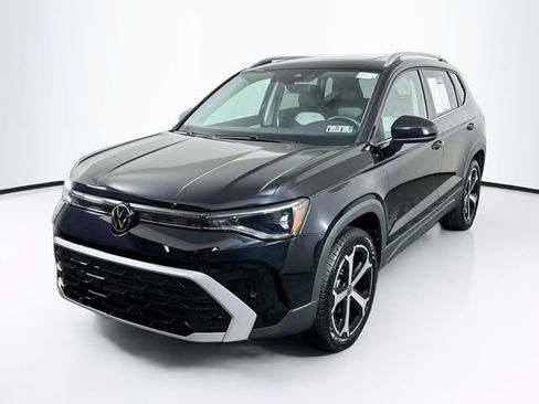 Certified 2025 Volkswagen Taos SEL AWD/4WD image 4