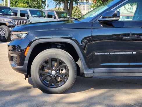 Certified 2023 Jeep Grand Cherokee L Limited AWD/4WD image 9