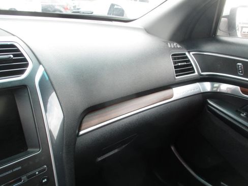 Used 2016 Ford Explorer Limited w/ Equipment Group 301A AWD/4WD image 21