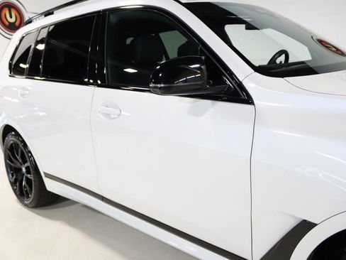 Used 2024 BMW X7 M60i image 8
