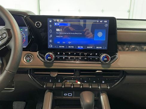 Used 2025 Chevrolet Colorado ZR2 w/ Technology Package image 36