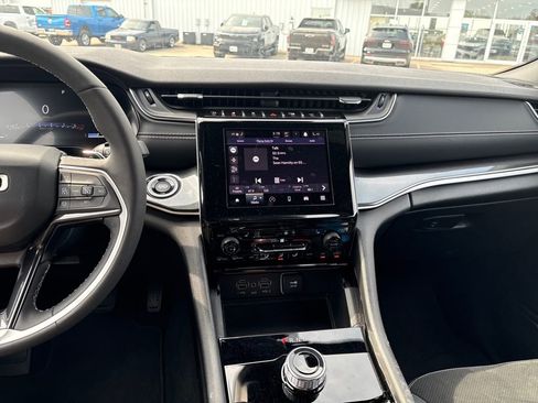 Used 2023 Jeep Grand Cherokee Altitude image 22