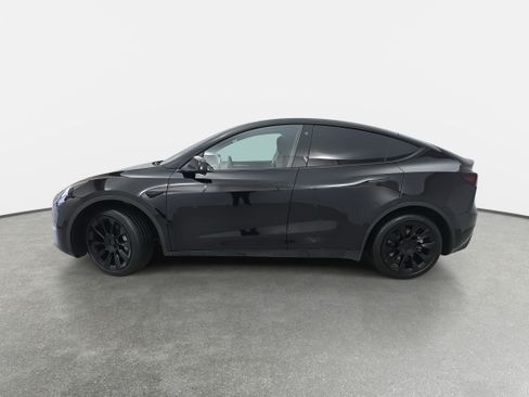 Used 2022 Tesla Model Y Long Range image 8