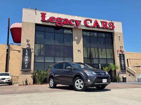 Used 2014 Toyota RAV4 XLE FWD image 2