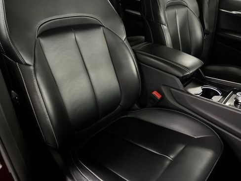 Used 2024 Jeep Grand Cherokee Limited w/ Black Appearance Package image 28