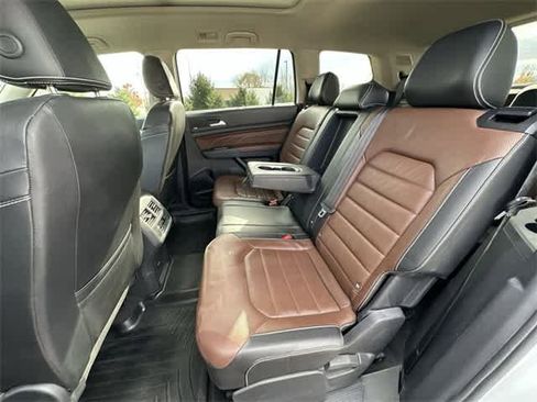 Used 2022 Volkswagen Atlas SEL Premium image 19