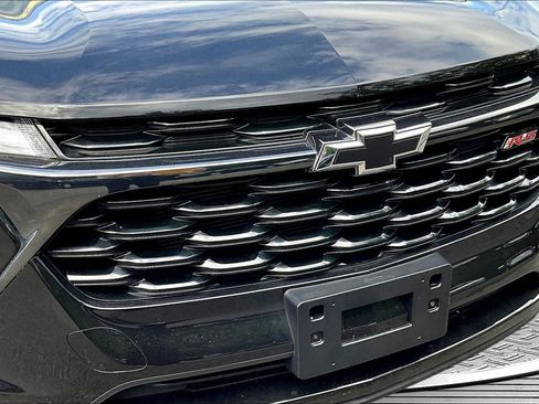 Used 2024 Chevrolet Trax RS w/ Sunroof Package FWD image 24