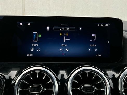 Used 2025 Mercedes-Benz GLA 250 image 30