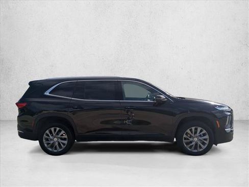 Used 2025 Buick Enclave Preferred FWD image 4
