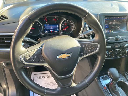 Used 2022 Chevrolet Equinox LT image 18