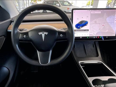 Used 2021 Tesla Model Y Long Range AWD/4WD image 8