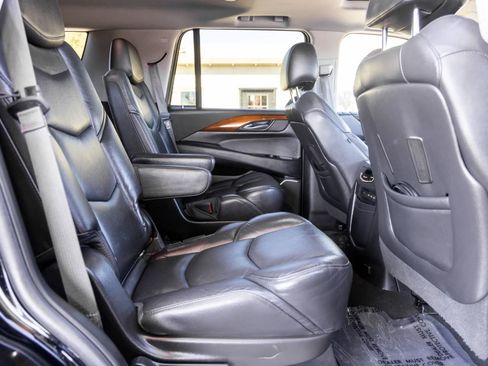 Used 2017 Cadillac Escalade Luxury image 19