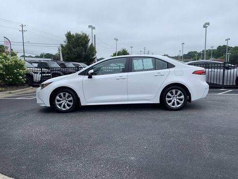 Used 2026 Toyota Corolla LE FWD image 5