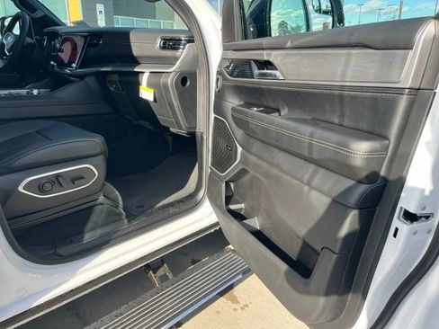 New 2025 Jeep Wagoneer L Series II image 22