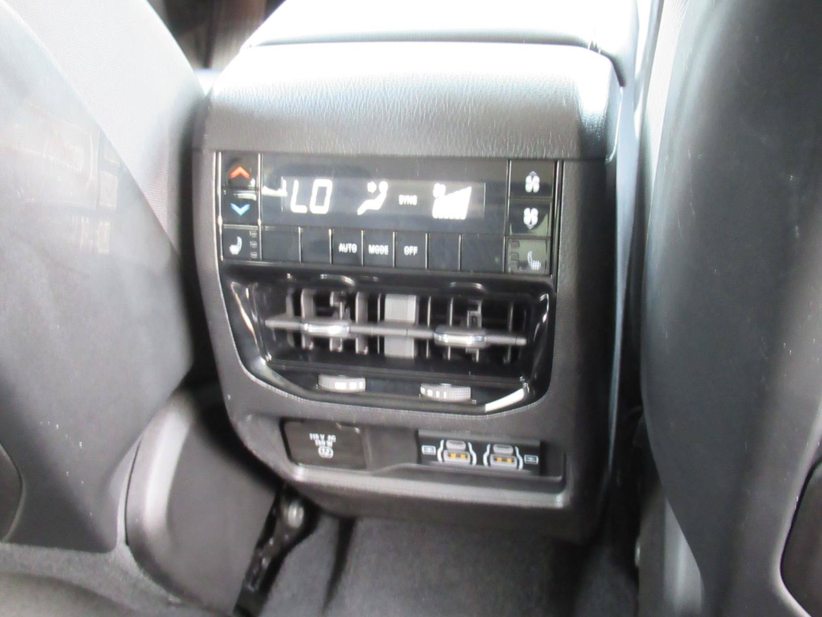 Used 2023 Jeep Grand Cherokee L Limited w/ Luxury Tech Group II RWD image 33