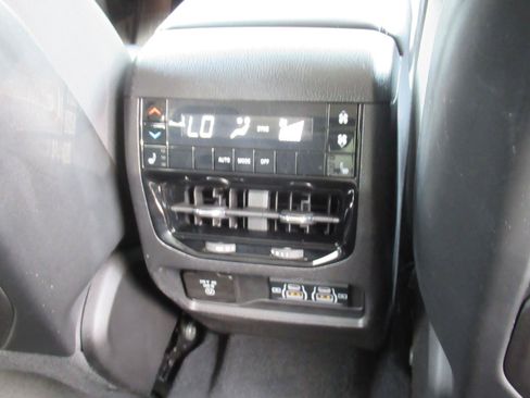 Used 2023 Jeep Grand Cherokee L Limited w/ Luxury Tech Group II RWD image 33