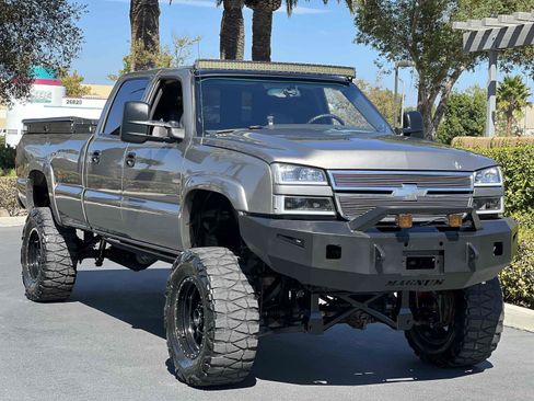 Used 2006 Chevrolet Silverado 3500 LT w/ Heavy-Duty Power Package AWD/4WD image 13