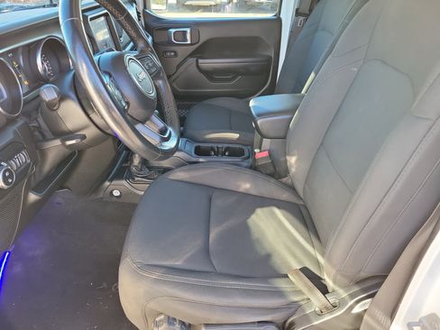 Used 2021 Jeep Gladiator Willys image 3