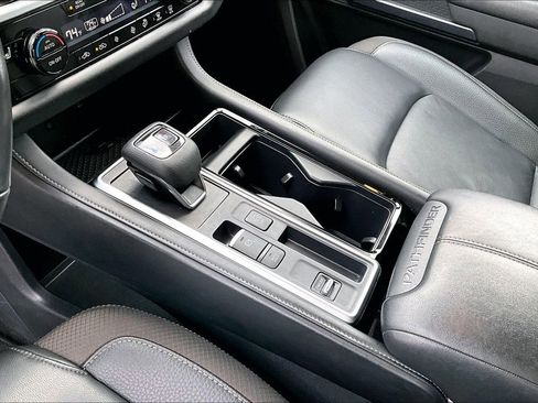 Used 2025 Nissan Pathfinder SL image 15