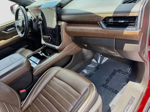 Used 2025 GMC Yukon Denali Ultimate AWD/4WD image 15