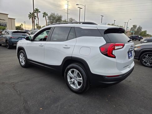 Used 2023 GMC Terrain SLE w/ Driver Convenience Package image 4