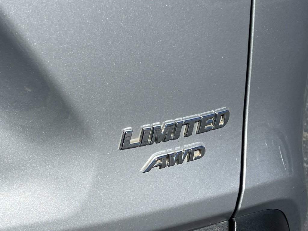 Used 2020 Toyota RAV4 Limited AWD/4WD image 10
