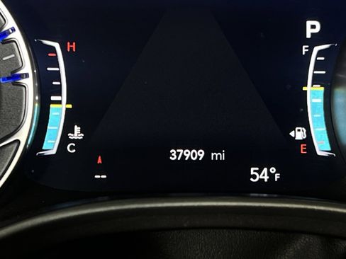 Certified 2024 Chrysler Pacifica Touring-L image 14