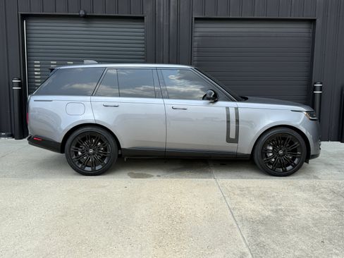 Used 2024 Land Rover Range Rover SE AWD/4WD image 6