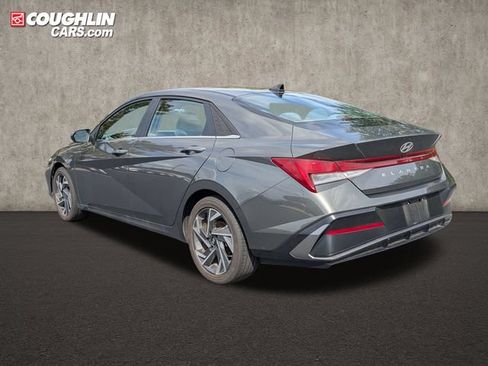 Certified 2025 Hyundai Elantra SEL FWD image 5