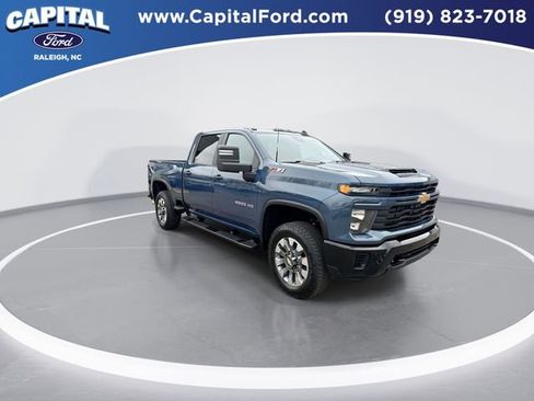 Used 2025 Chevrolet Silverado 2500 Custom w/ Custom Value Package image 2