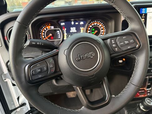 Used 2025 Jeep Wrangler Rubicon image 27