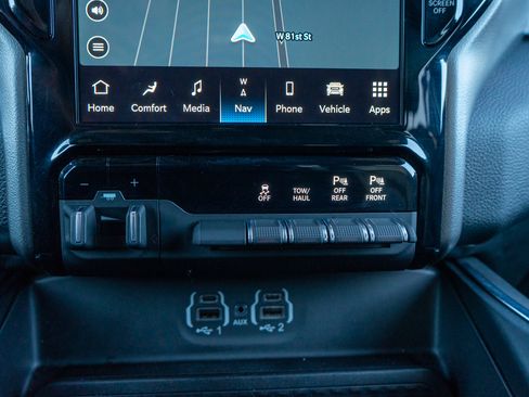 Used 2023 RAM 1500 Laramie AWD/4WD image 17