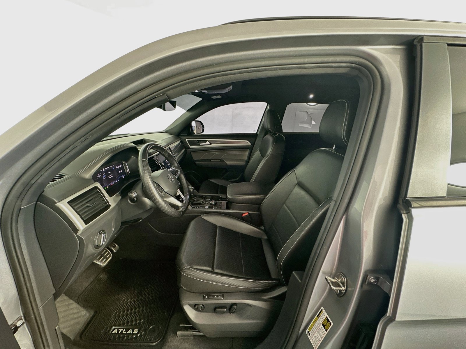 Used 2023 Volkswagen Atlas Cross Sport SEL R-Line AWD/4WD image 21