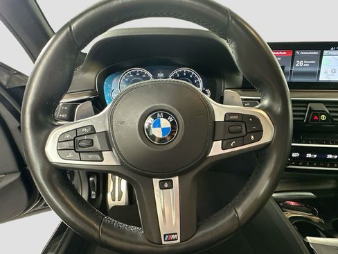 Used 2018 BMW M550i xDrive image 12