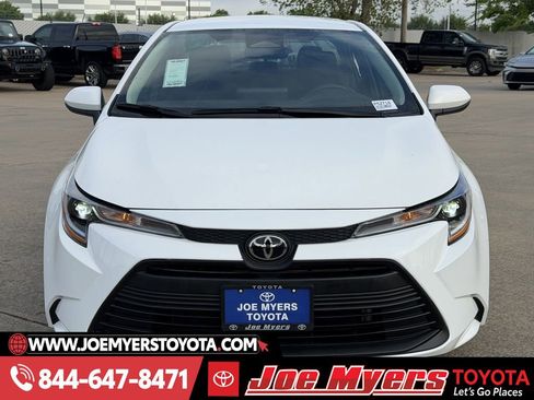 Used 2024 Toyota Corolla LE image 3