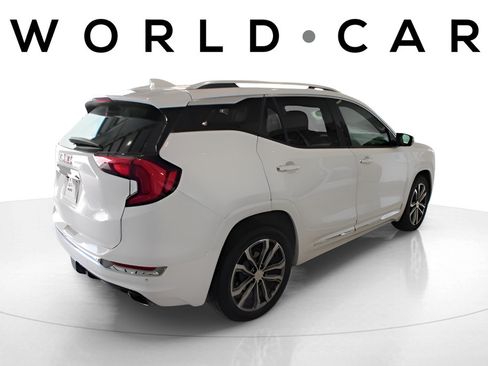 Used 2020 GMC Terrain Denali w/ Denali Premium Package FWD image 3