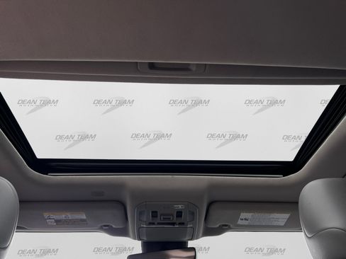 Used 2020 Toyota Highlander XLE AWD/4WD image 17