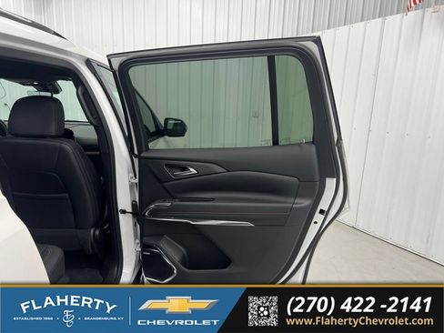 Used 2025 Chevrolet Traverse Z71 w/ Enhanced Driving Package AWD/4WD image 12