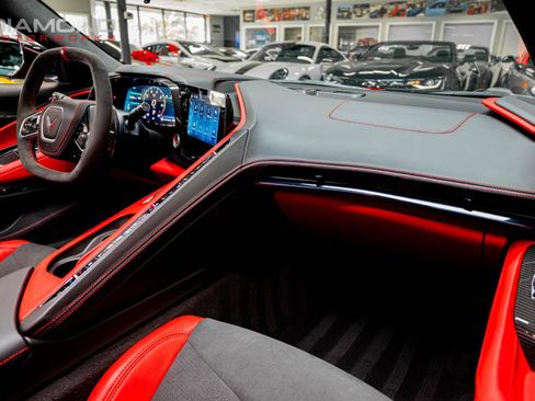 Used 2024 Chevrolet Corvette Stingray Premium Cpe w/ Z51 Performance Package RWD image 76
