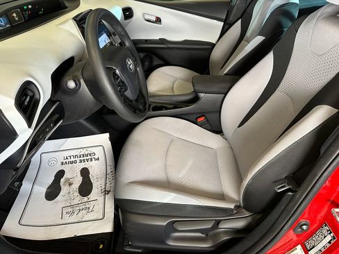Used 2022 Toyota Prius LE FWD image 19