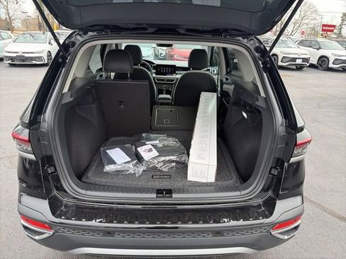 New 2026 Volkswagen Taos SE image 20