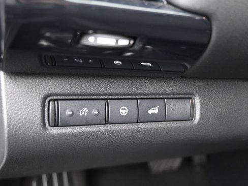 Used 2025 Nissan Pathfinder SV FWD image 15