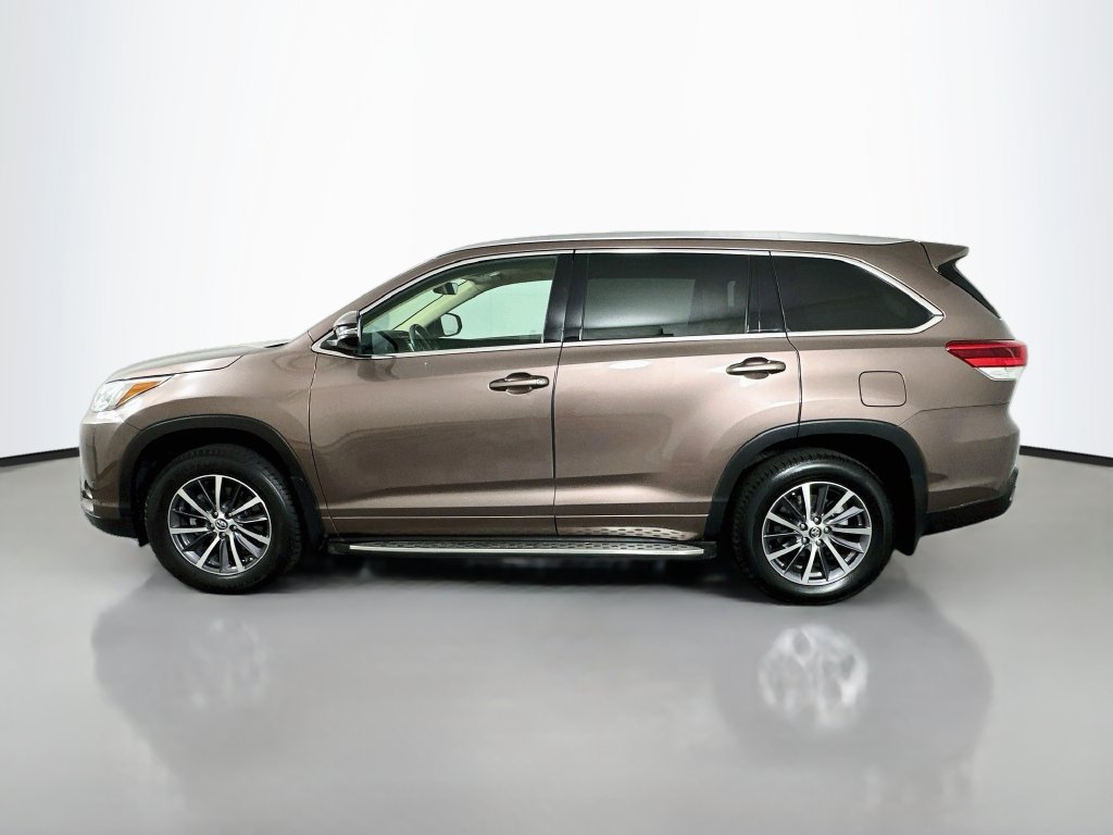 Used 2017 Toyota Highlander XLE FWD image 8