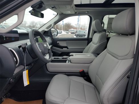 New 2026 Ford Expedition Active image 8