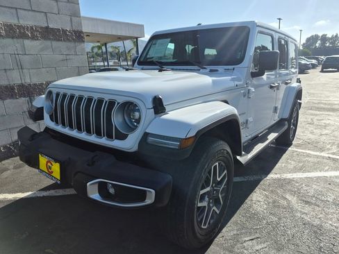 Used 2024 Jeep Wrangler Unlimited Sahara AWD/4WD image 2