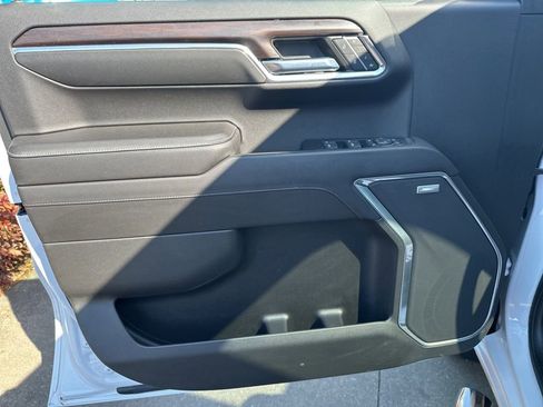 Used 2022 GMC Sierra 1500 SLT w/ SLT Convenience Package image 16