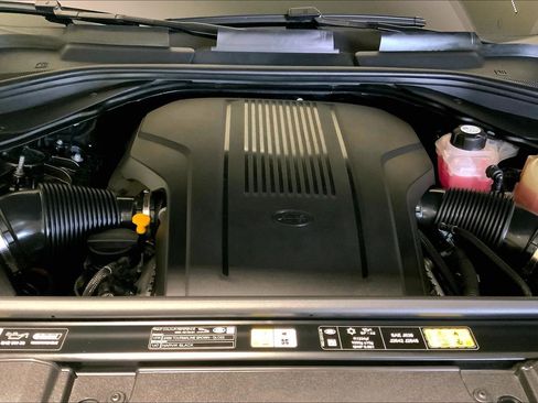 Certified 2025 Land Rover Range Rover SE AWD/4WD image 29